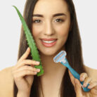 GILLETTE-VENUS-RAZOR-WITH-ALOE-EXTRACT-2-REFILLS-COMBO-PACK-8