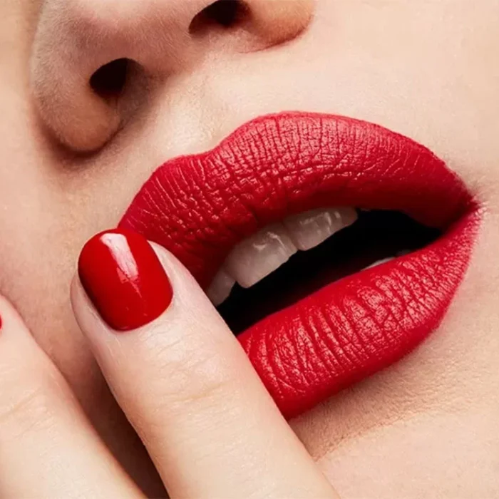 M.A.C-Retro-Matte-Lipstick-Ruby-Woo-B7.jpg