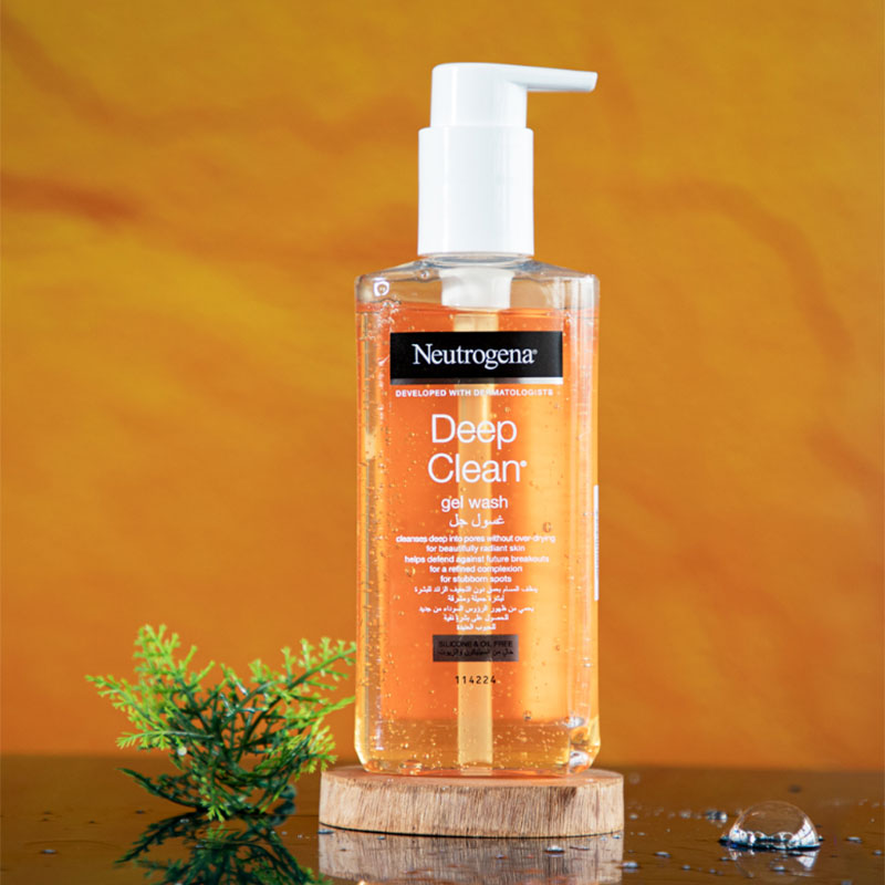 Neutrogena Deep Clean Gel Wash Salicylic Acid Oil-Free Pore Cleanser Exfoliating Face Wash