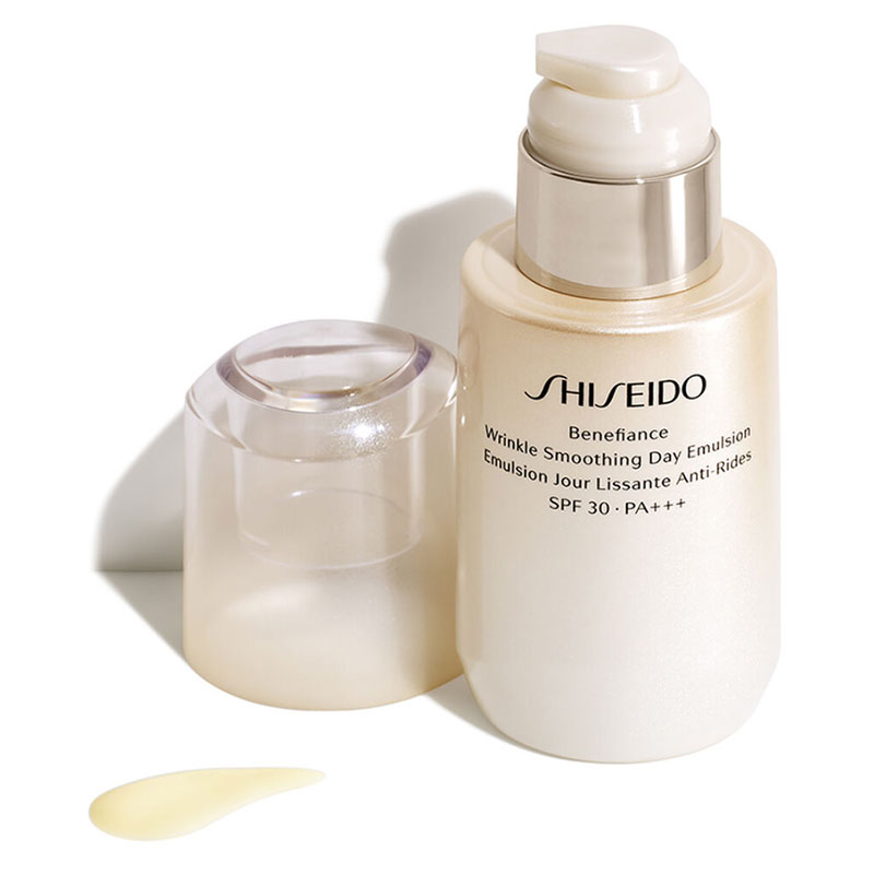 shiseido benefiance wrinkle smoothing day emulsion anti aging moisturizer spf20 hydration fine lines skincare